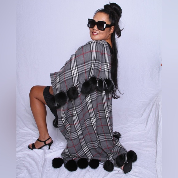 Chic Plaid Shawl with Pom Poms - Picture 3 of 4